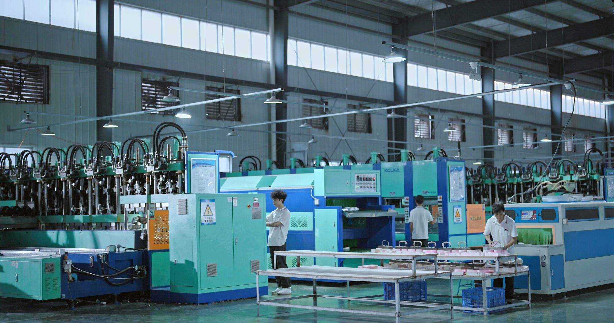 Forming line running at shift start — lasting and assembly